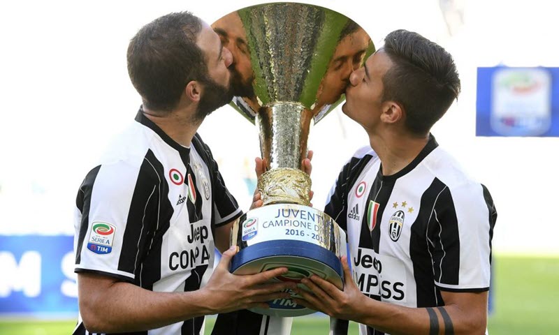 Chiếc cúp vô địch Serie A danh giá được trao cho đội bóng xuất sắc nhất mùa giải