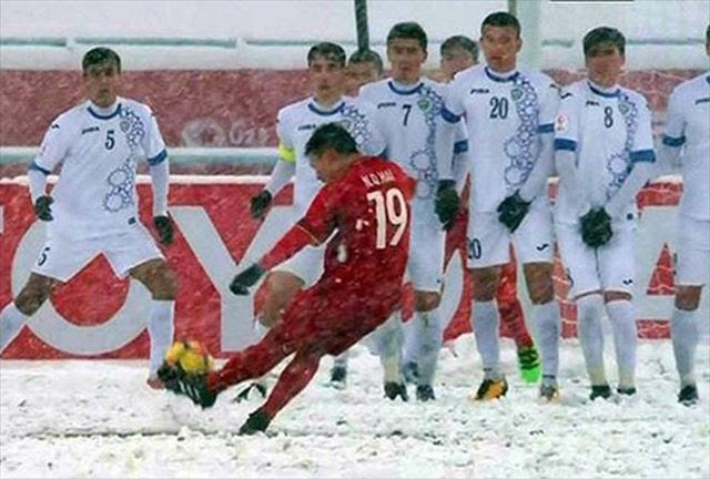 Quang Hải ghi bàn vào lưới U23 Uzbekistan