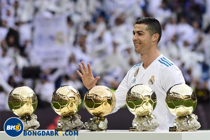 Ronaldo cũng xuất sắc dành được 5 lần giải thưởng danh giá nhất.