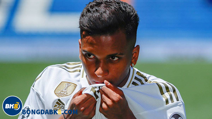 Tiền vệ cánh phải Rodrygo