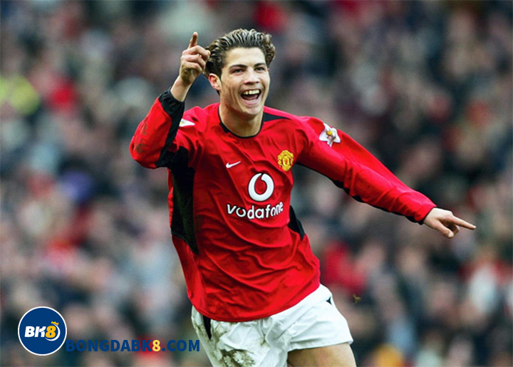 Cristiano Ronaldo trong màu áo MU