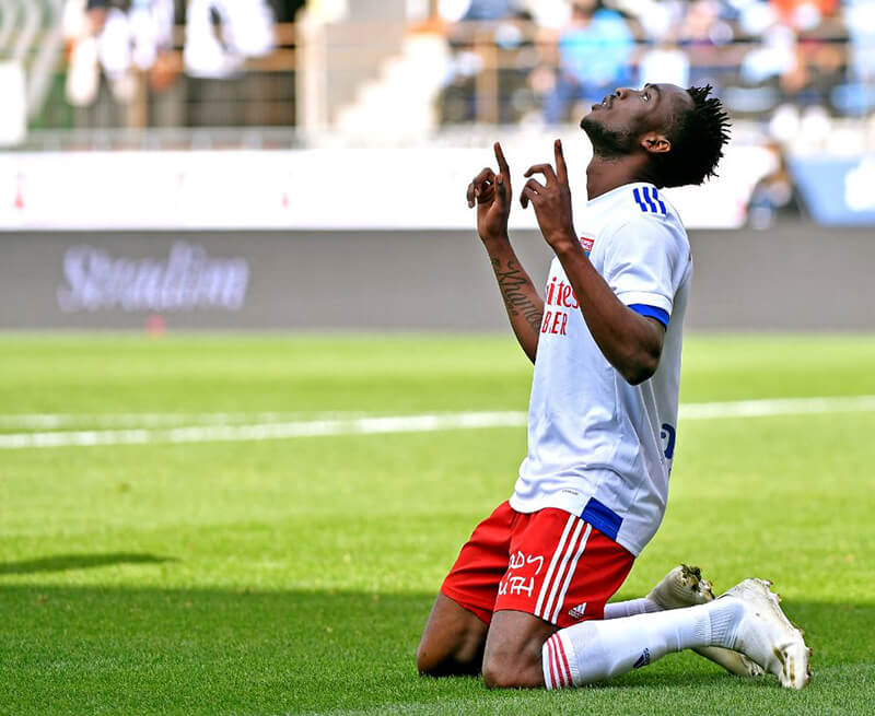 Tino Kadewere là cầu thủ dự bị xuất sắc của đội hình Lyon 2021