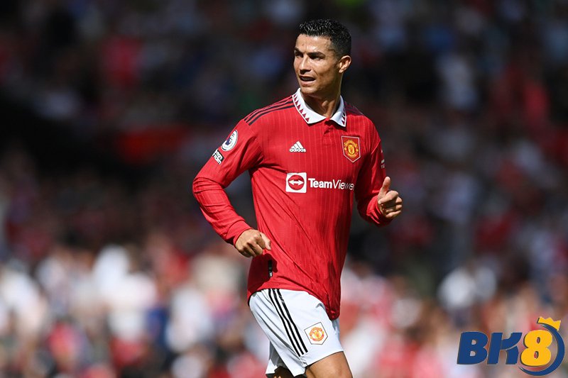 huyền thoại bóng đá thế giới đương đại Cristiano Ronaldo